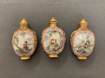 Seize tabati&egrave;res en porcelaine de Chine, 19/20&egrave;me