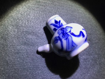 Een fraaie collectie van 66 Chinese blauwwitte miniatuur vaasjes, Kangxi