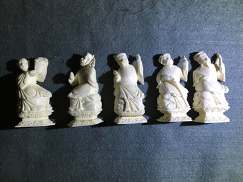 A complete set of 32 Chinese chess pieces, ca. 1920
