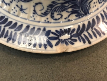 A Chinese blue and white covered vase with floral design, Kangxi