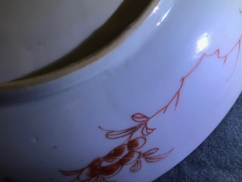 Deux plats en porcelaine de Chine famille rose &agrave; d&eacute;cor 'Pompadour', Qianlong