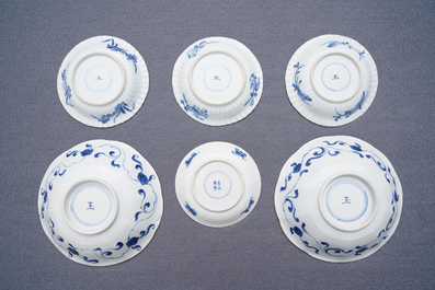 Een gevarieerde collectie Chinees blauwwit porselein, Kangxi