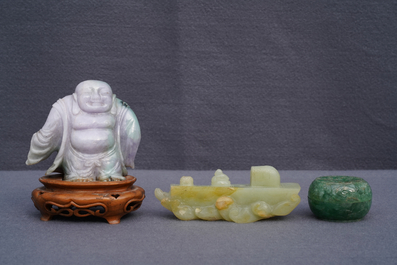 Une collection d'oeuvres en jade et jade&iuml;te sculpt&eacute;, Chine, 19/20&egrave;me