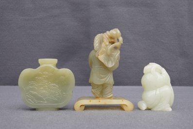 A Chinese jade snuff bottle and two figures of boys, 19/20th C.