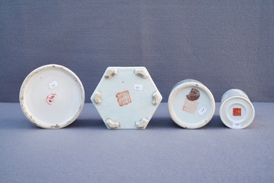 Une collection de th&eacute;i&egrave;res, pots &agrave; pinceaux et assiettes en porcelaine de Chine famille rose, 19/20&egrave;me