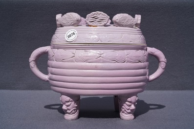 A Chinese monochrome pink-glazed censer and cover, 19/20th C.