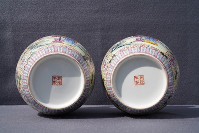 Deux paires de vases en porcelaine de Chine famille rose, marques de Qianlong, R&eacute;publique, 20&egrave;me