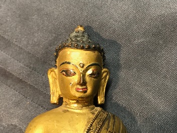 Une figure de Bouddha Vajrasana en bronze dor&eacute;, Tibet, 15/16&egrave;me