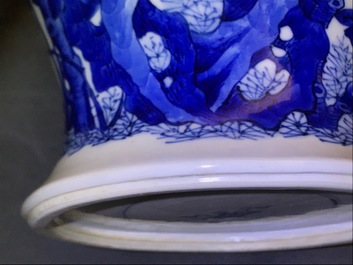 Un vase de forme yenyen en porcelaine de Chine bleu et blanc &agrave; d&eacute;cor 'bianco sopra bianco', Kangxi