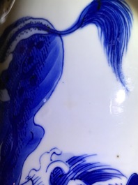 Een Chinese blauwwitte rouleau vaas met kylins, Kangxi