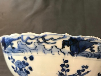 Une paire de bols en porcelaine de Chine bleu et blanc, Wanli