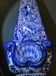 A large Dutch Delft blue and white obelisk, 17/18th C.