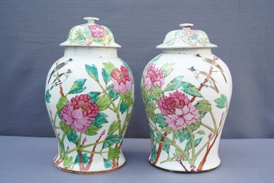 Quatre vases en porcelaine de Chine qianjiang cai, 19/20&egrave;me