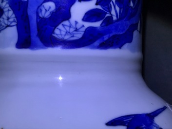 Un vase de forme yenyen en porcelaine de Chine bleu et blanc &agrave; d&eacute;cor 'bianco sopra bianco', Kangxi