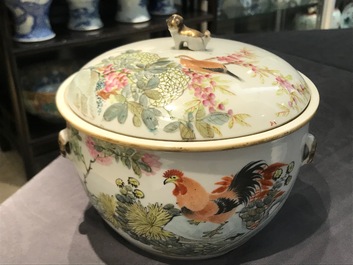 Two Chinese qianjiang cai covered bowls with birds, 19/20th C.