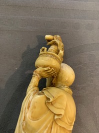 Deux okimonos en ivoire sculpt&eacute;, Japon, Meiji, 19&egrave;me