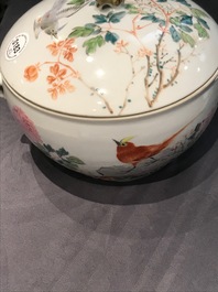 Two Chinese qianjiang cai covered bowls with birds, 19/20th C.