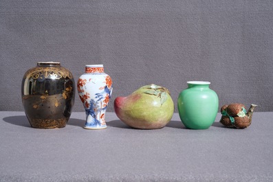 A varied collection of Chinese porcelain, 18/20th C.