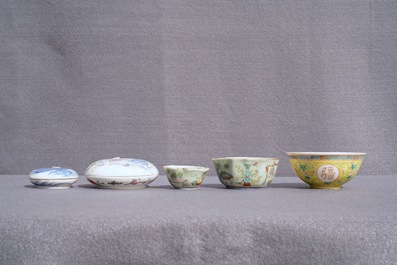 A varied collection of Chinese porcelain, 18/20th C.