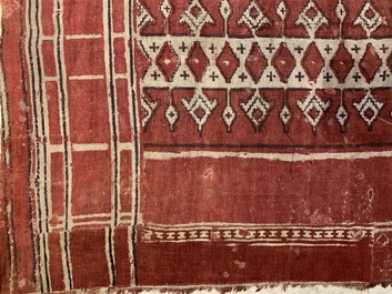 Un sari rituel en ikat patola pour l'Indon&eacute;sie aux tampons de la Compagnie des Indes, Gujarat, Inde, 17&egrave;me