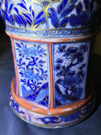 Un vase en porcelaine de Chine bleu et blanc surd&eacute;cor&eacute; en Europe, Kangxi