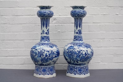 A pair of tall Dutch Delft blue and white chinoiserie vases, late 17th C.