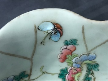 Six bols en porcelaine de Chine c&eacute;ladon et une paire de bols sur supports pour le march&eacute; Peranakan ou Straits, 19&egrave;me