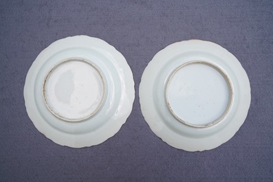 Quatre assiettes en porcelaine de Chine bleu, blanc et rouge de fer &agrave; d&eacute;cor de lotus, Qianlong/Jiaqing