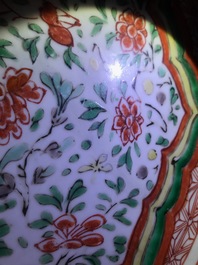 Un plat en porcelaine de Chine famille verte et une assiette monochrome verte, Kangxi