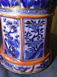 Een Chinese blauwwitte vaas in Europa overgedecoreerd, Kangxi