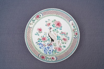 Een fijn Chinees famille rose 'ruby back' eierschaal bord met een fazant, Yongzheng