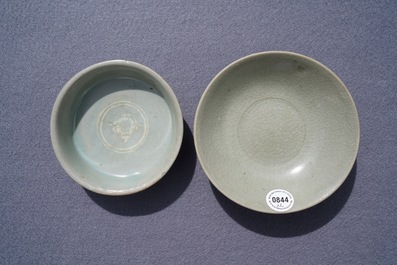 Two Korean celadon porcelain bowls, Goryeo/Joseon, 14/15th C.