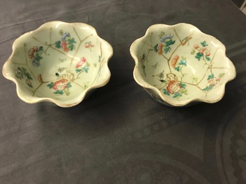 Six bols en porcelaine de Chine c&eacute;ladon et une paire de bols sur supports pour le march&eacute; Peranakan ou Straits, 19&egrave;me