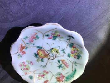 Six bols en porcelaine de Chine c&eacute;ladon et une paire de bols sur supports pour le march&eacute; Peranakan ou Straits, 19&egrave;me