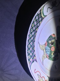 Une paire de plats en porcelaine de Chine famille verte, Kangxi