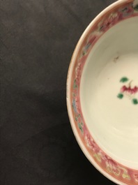 Six bols en porcelaine de Chine c&eacute;ladon et une paire de bols sur supports pour le march&eacute; Peranakan ou Straits, 19&egrave;me