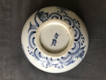 Een collectie divers Chinees 'Bleu de Hue' porselein voor de Vietnamese markt, 19e eeuw