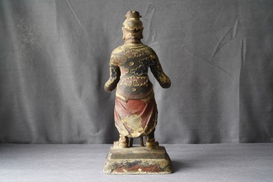 Een grote Chinese koud beschilderde bronzen figuur van een tempelwachter, Ming