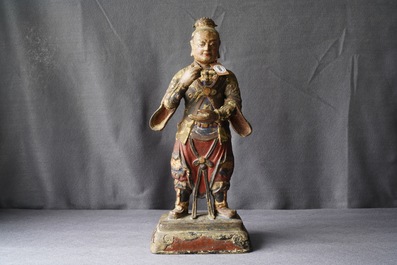 Une grande figure d'un gardien en bronze et polychromie, Chine, Ming