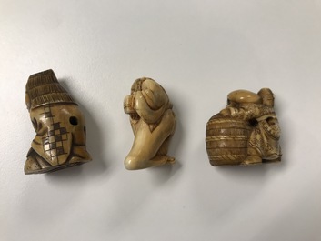 Six netsuke en ivoire et buis, Meiji/Showa, 19/20&egrave;me