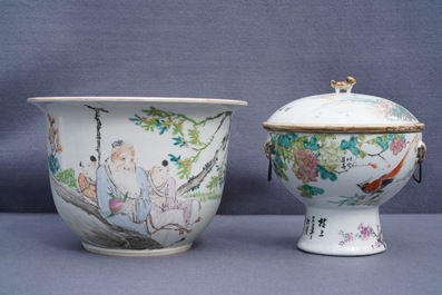 Un bol couvert sur piedouche et une jardini&egrave;re en porcelaine de Chine qianjiang cai, 19/20&egrave;me