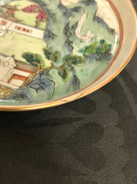 Trois pi&egrave;ces en porcelaine de Chine famille rose, 19&egrave;me