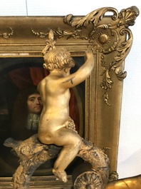 Een paar zeer grote S&egrave;vres porseleinen kannen met verguld bronzen monturen en een jardini&egrave;re, Frankrijk, 19e eeuw