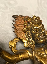 Een verguld bronzen figuur van Palden Lhamo, Tibet, 17e eeuw