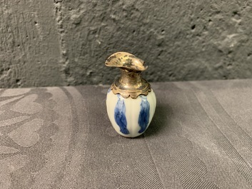 Tien Chinese blauwwitte miniatuur vaasjes met zilveren montuur, Kangxi