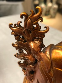 Une figure de Tsongkhapa en bois dor&eacute; et laqu&eacute;, Chine, 18&egrave;me