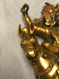 Een verguld bronzen figuur van Palden Lhamo, Tibet, 17e eeuw