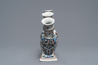 A Dutch Delft cashmere palette tulip vase, 17/18th C.