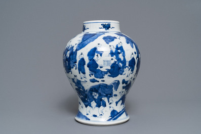 Een Chinese blauw-witte balustervaas met spelende jongens, Kangxi