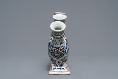 A Dutch Delft cashmere palette tulip vase, 17/18th C.